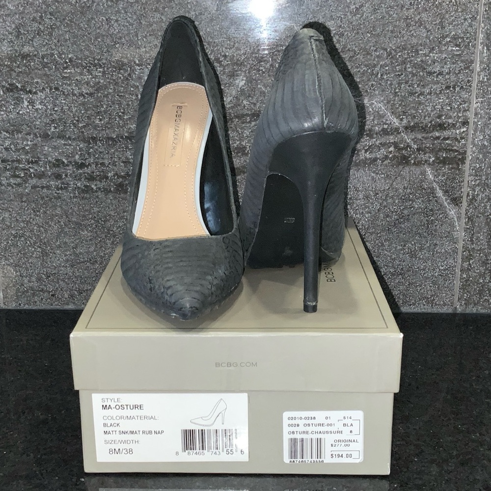 BCBGMaxAzria 7.5 Textured Black Heels